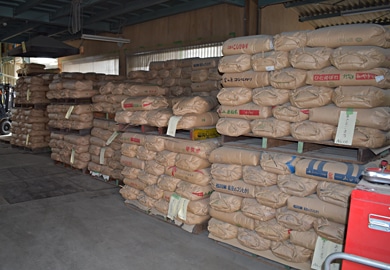 倉庫いっぱいの新米